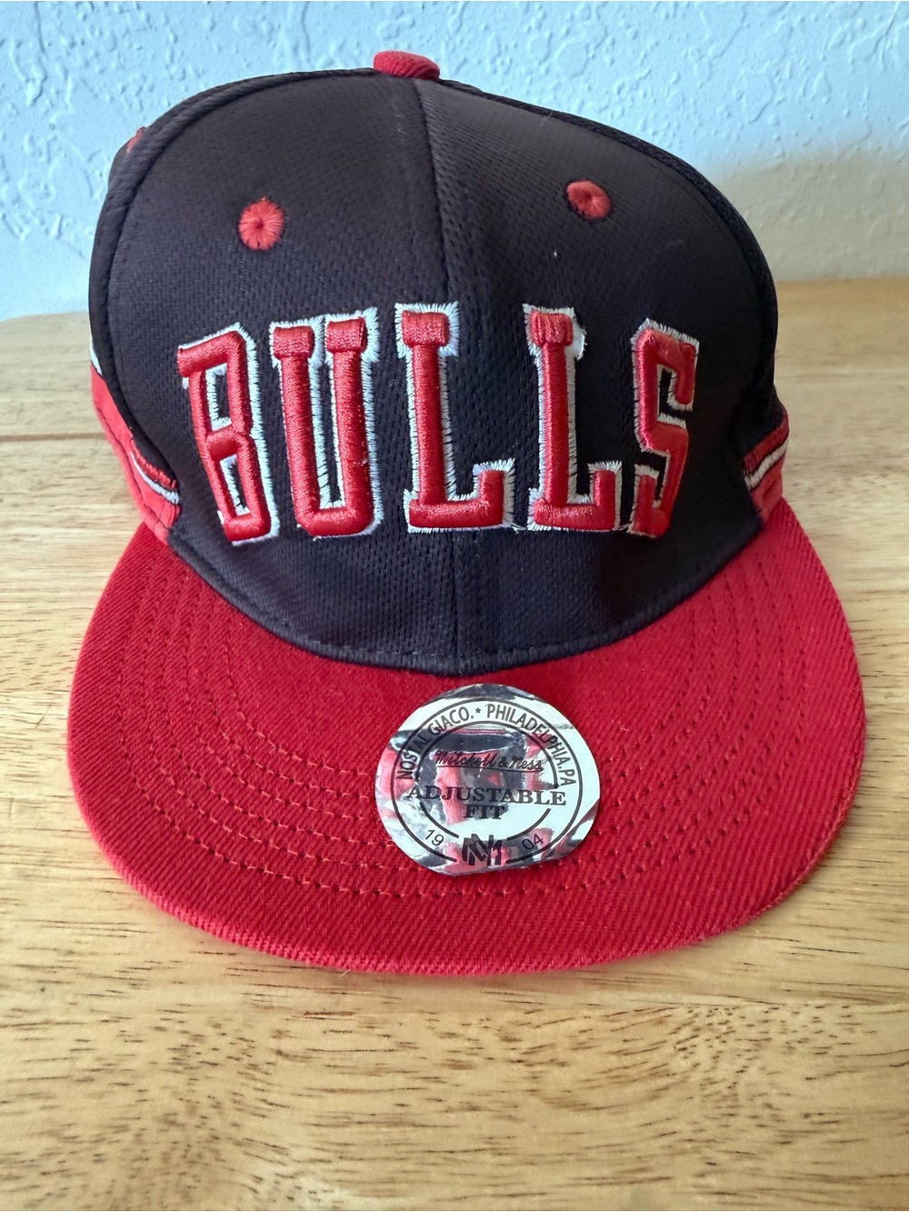 Mitchell & Ness Kids Snapback Bulls Hat in Black & Red
